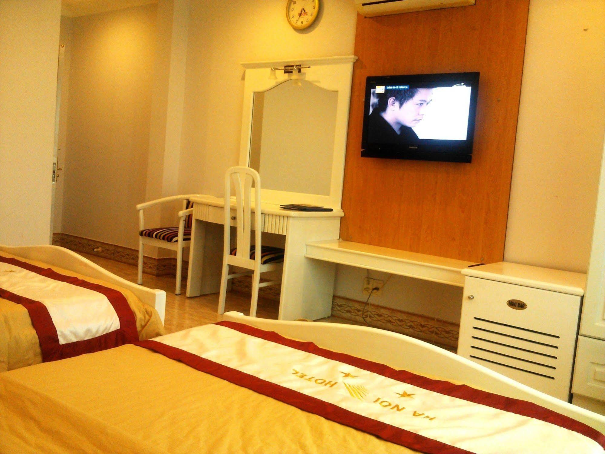 Ha Noi Hotel Near Tan Son Nhat Airport --- Free Airport Pick-Up And Drop-Off Available 24 Hours A Day Ho Si Minh-város Kültér fotó